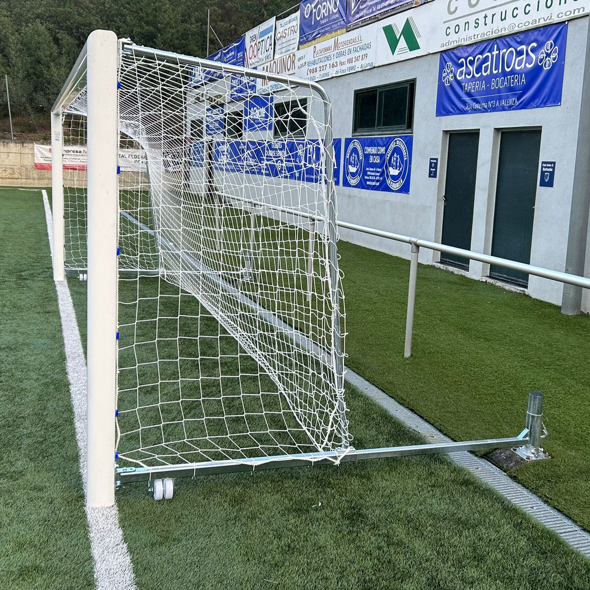 juego porterias aluminio futbol 7 120×100 mm abatibles con arquillos cincados 4