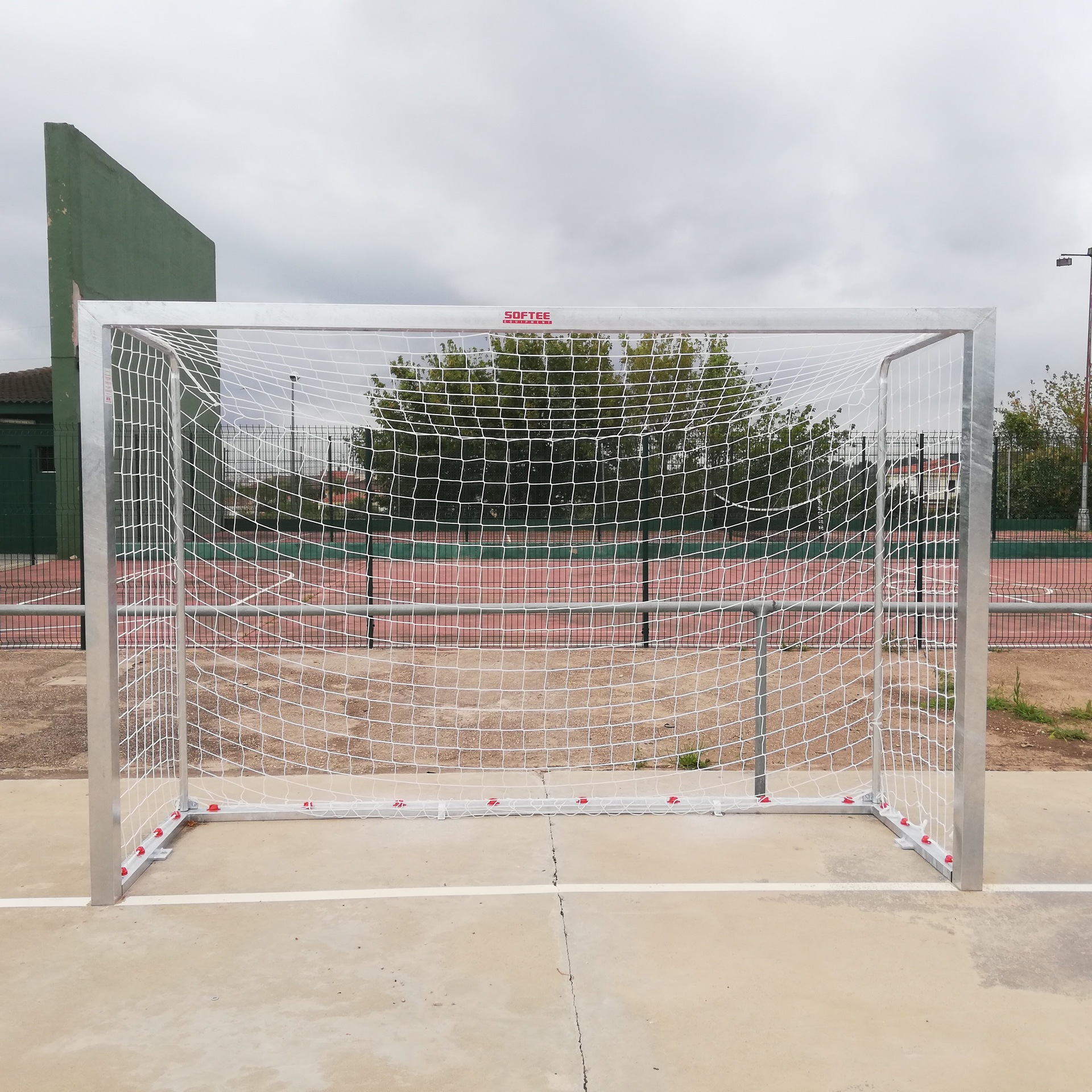 juego porterias futbol sala/balonmano (2 unidades), metalicas galvanizadas, trasladables, 80x80mm, base 80x40mm.