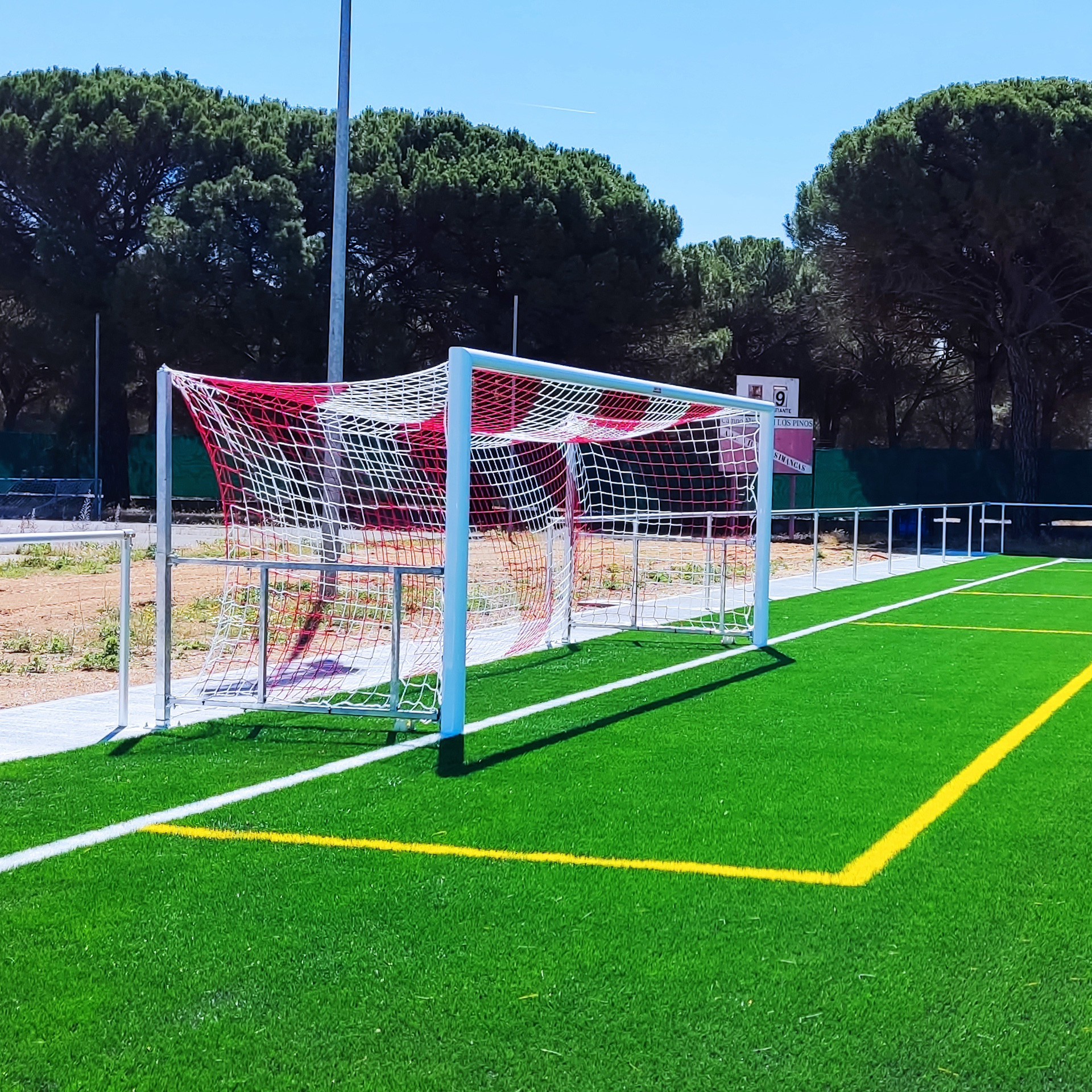 juego porterias aluminio futbol 11  120×100 abatibles con arquillos galvanizados en caliente 1