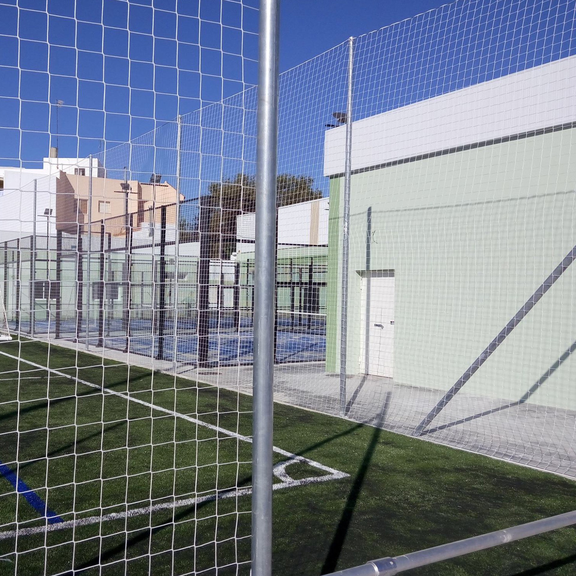 poste metálico galvanizado 6m para red protección con pletina para atornillar 1